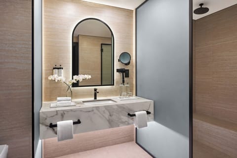 Premium Room, Newly Renovated, Free Shuttle To Public Beach | Bathroom | Separate tub and shower, free toiletries, hair dryer, bathrobes