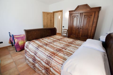 Premium bedding, blackout drapes, iron/ironing board, cribs/infant beds