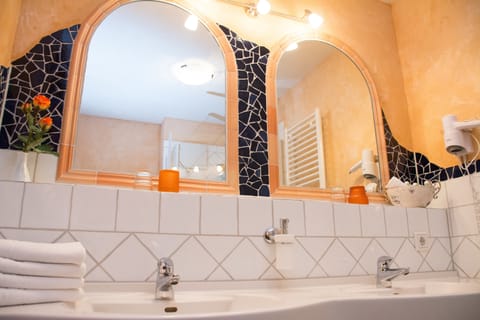 Standard Apartment | Bathroom sink