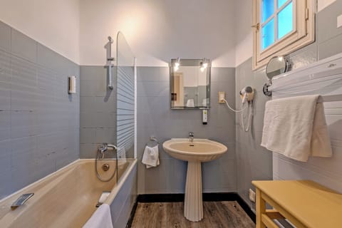 Double or Twin Room | Bathroom | Hair dryer, towels