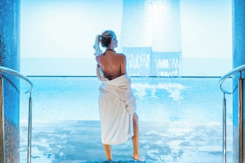 Couples treatment rooms, sauna, hot tub, Turkish bath, body treatments