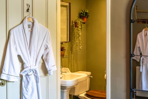 Classic Double Room | Premium bedding, pillowtop beds, desk, laptop workspace