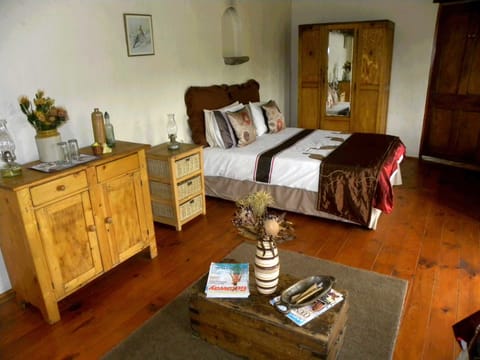 Chalet, 1 Bedroom, Mountain View (Eagles Nest) | Individually decorated, individually furnished, bed sheets
