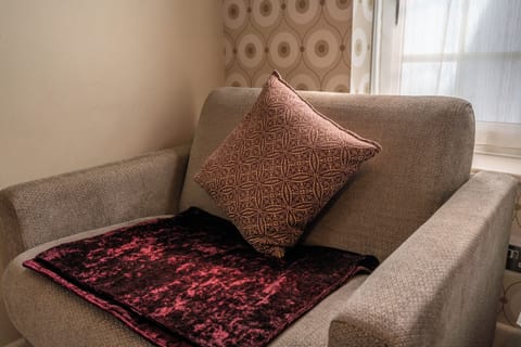 Family Room, 1 Bedroom, Ensuite | Individually decorated, individually furnished, desk, iron/ironing board