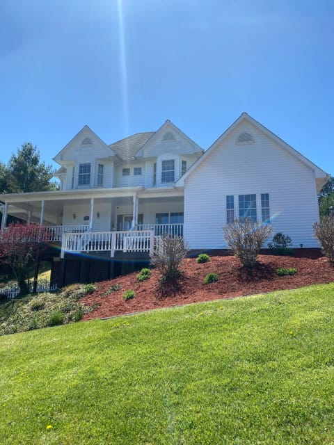 3233 Dry Hill Butler TN