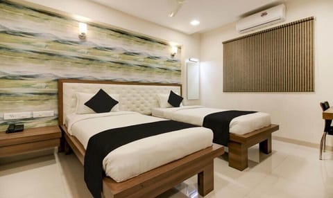 Executive Twin Room | Blackout drapes, iron/ironing board, free WiFi, bed sheets