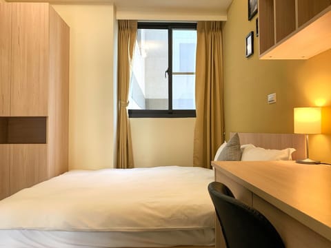 Comfort Double Room Single Use | Desk, soundproofing, free WiFi, bed sheets