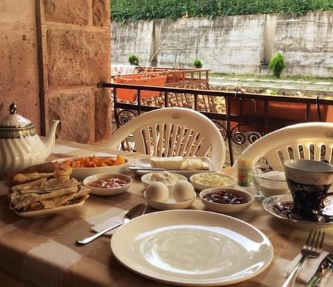 Daily local cuisine breakfast for a fee