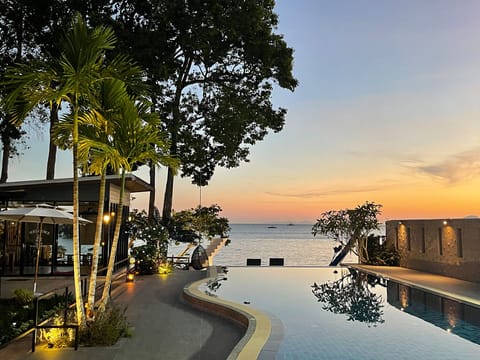 10 outdoor pools