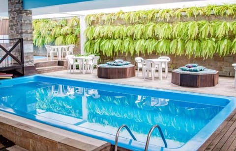 4 indoor pools