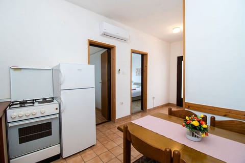 Apartment (A1) | Private kitchen | Fridge, stovetop, cookware/dishes/utensils, freezer