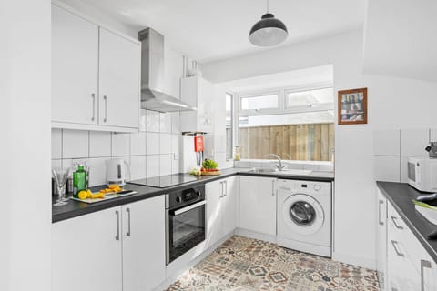 The Washing machine, stovetop and oven - Lighthouse View