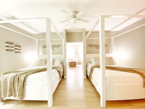 Bedroom - 2 Queen beds