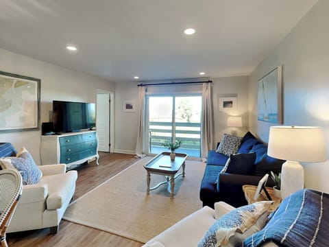 Welcome to Lighthouse Point 11A