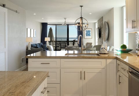 D14 kitchen - You can look out to the beach and ocean from the kitchen