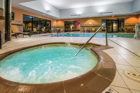 Indoor pool, sun loungers