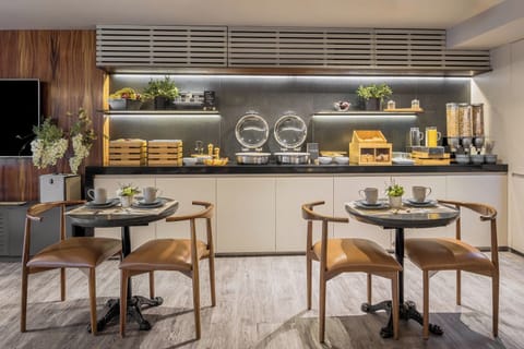 Free daily buffet breakfast