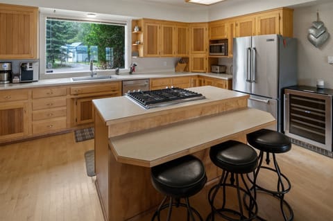 Additional kitchen seating