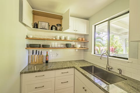 Appliances like coffee maker, grinder, toaster and blender available.