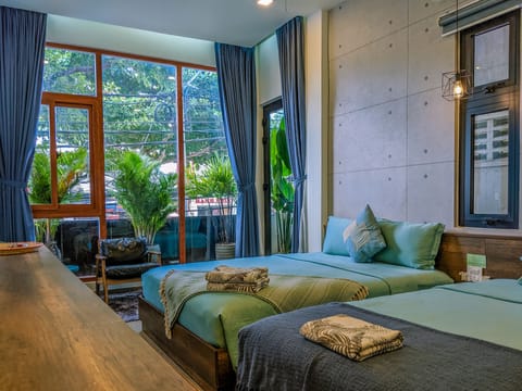 Deluxe Family Room | Street view