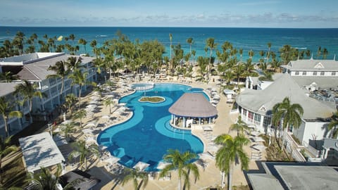 2 outdoor pools, pool umbrellas