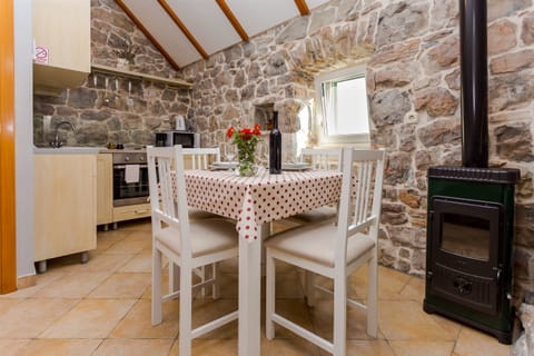 House | Private kitchen | Fridge, oven, stovetop, electric kettle