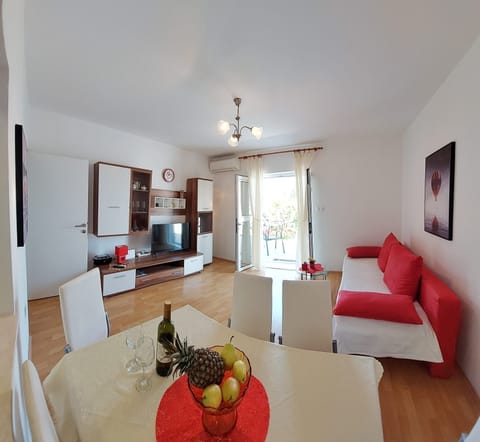 Apartment (A1) | Dining