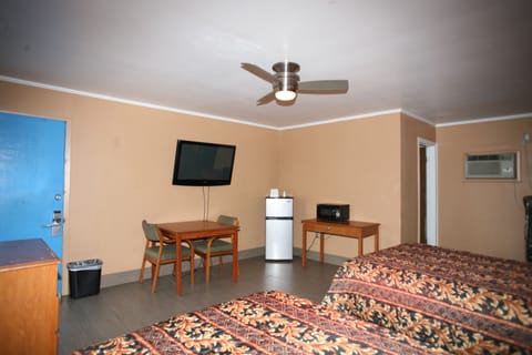 1 bedroom, desk, WiFi (free), bed sheets