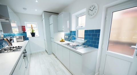 Luxury House, Ensuite (Up to 8 Guests) | Shared kitchen