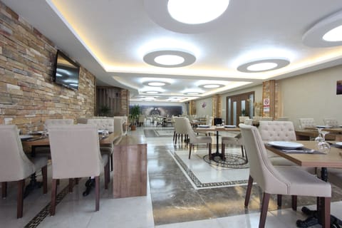 2 restaurants, breakfast, lunch, dinner served; Turkish cuisine
