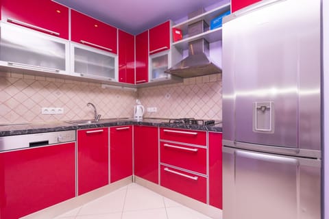 Apartment (A5) | Private kitchen | Fridge, stovetop, electric kettle, cookware/dishes/utensils