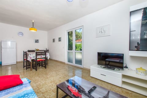 Apartment (A1) | Living room | TV