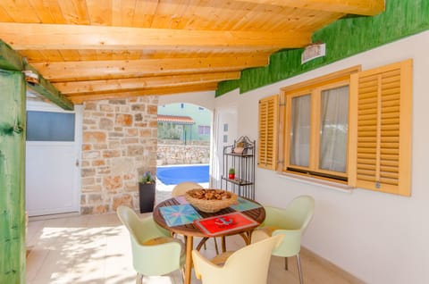 House | Terrace/patio