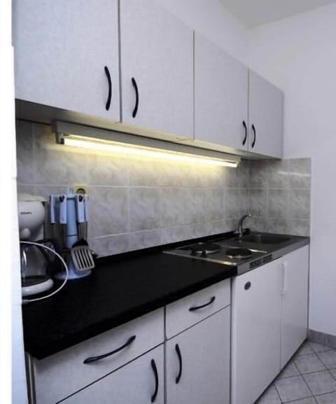 Private kitchen | Mini-fridge