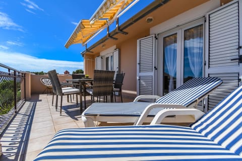 Apartment (A2) | Outdoor dining