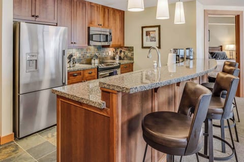 06_84_Carriage_Way_CP3304006