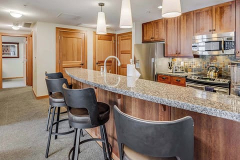 07_84_Carriage_Way_CP3304007