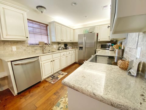 Spacious Bright Kitchen
