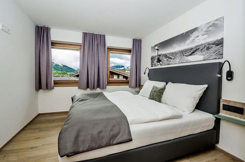 Blackout drapes, soundproofing, iron/ironing board, free WiFi