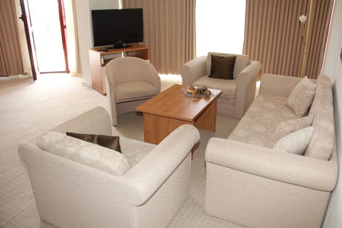 Hypo-allergenic bedding, memory foam beds, free minibar, in-room safe