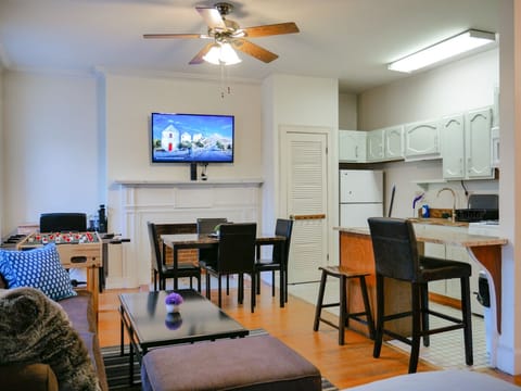 Main space with open floor plan living room, dining space, and kitchen