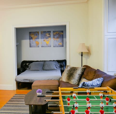 3rd bed (queen) in living room nook