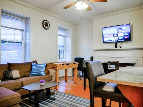 Main space with open floor plan living room, dining space, and kitchen