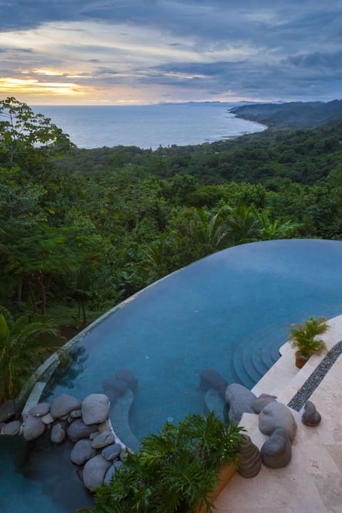 2 outdoor pools