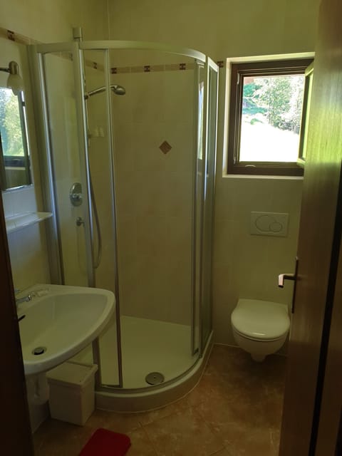Triple Room | Bathroom | Shower, towels