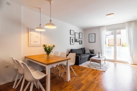 Apartment (A1) | Dining