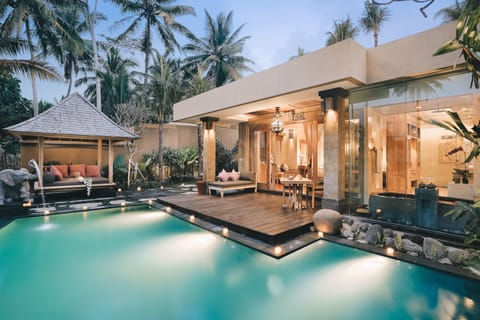 Outdoor pool, sun loungers
