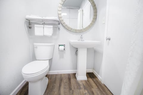 Free toiletries, towels, toilet paper