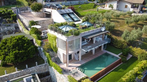 Exclusive Villa, 4 Bedrooms | Bathroom | Rainfall showerhead, free toiletries, hair dryer, bidet