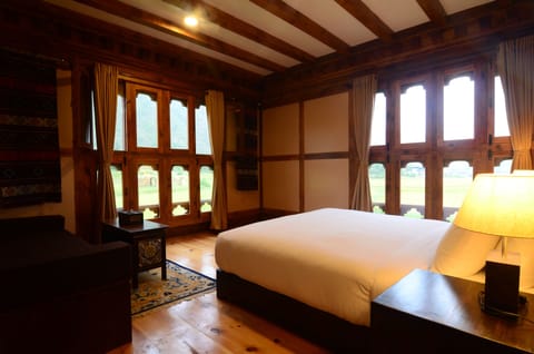 Deluxe Double Room | Minibar, rollaway beds (surcharge), WiFi (free), bed sheets